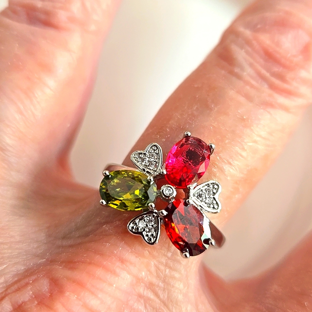 💛 New Multicolor Flower Ring 18K White Gold-Plated & Pave Hearts 💛